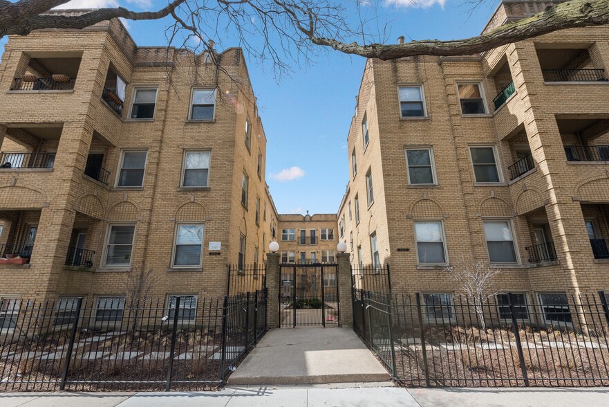 Primary Photo - 4716 N Bernard St
