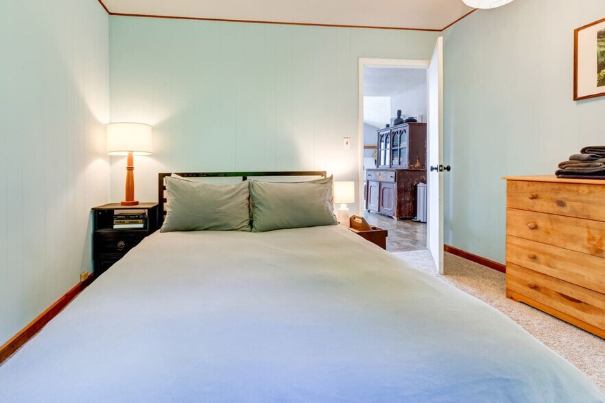 Building Photo - 3924 Hamden Hill Rd