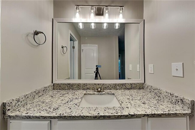 Building Photo - 2816 Quinbery Dr