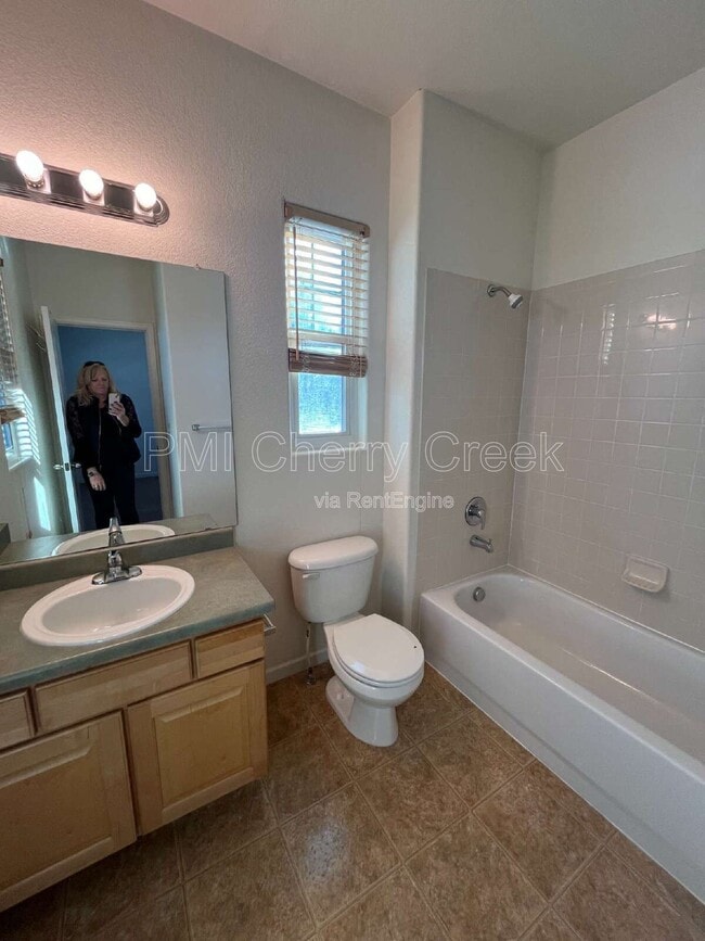 Building Photo - 5271 Canyon View Dr