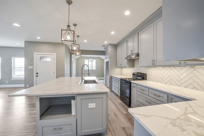 Building Photo - 1025 Arizona Dr