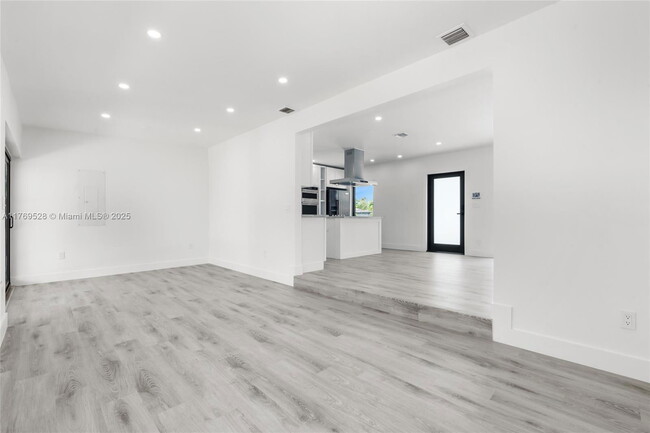 Building Photo - 8550 SW 28th St