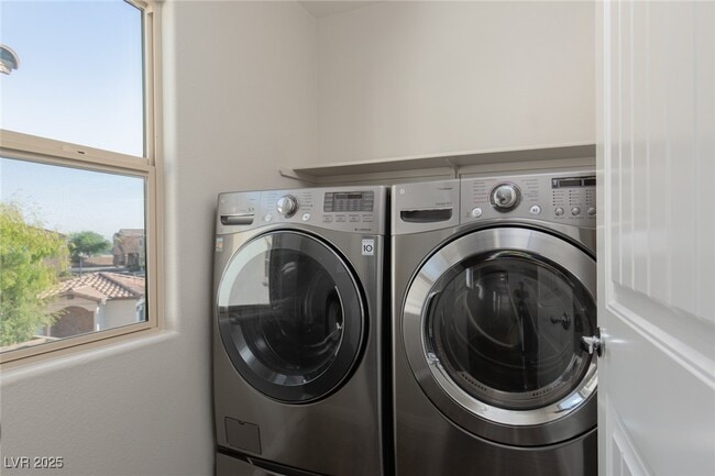 Building Photo - 61 Jasmine Point St