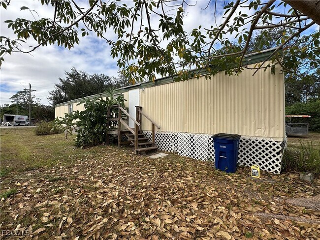 Building Photo - 7945 Hart Dr