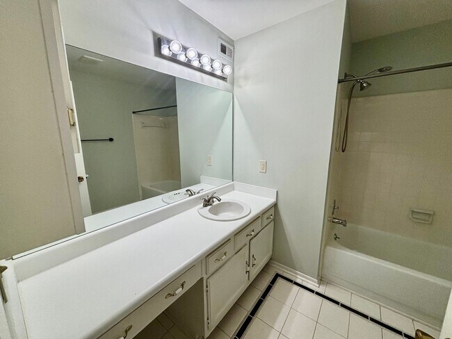 Building Photo - 57 Doranne Ct