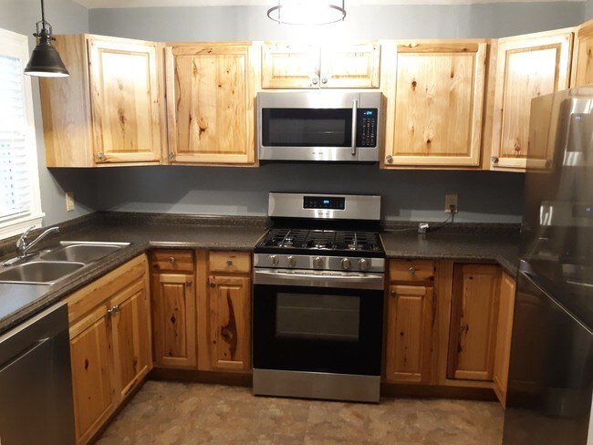 Building Photo - 215 S Berry St