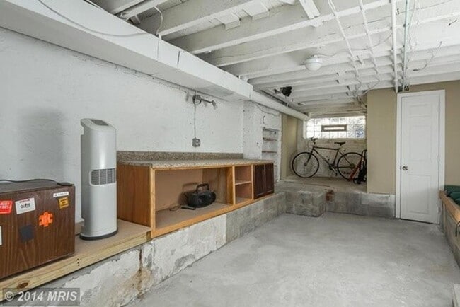 Building Photo - Simply Perfect Canton 2bd/2ba Rowhome w/ Parking! Available 5/11