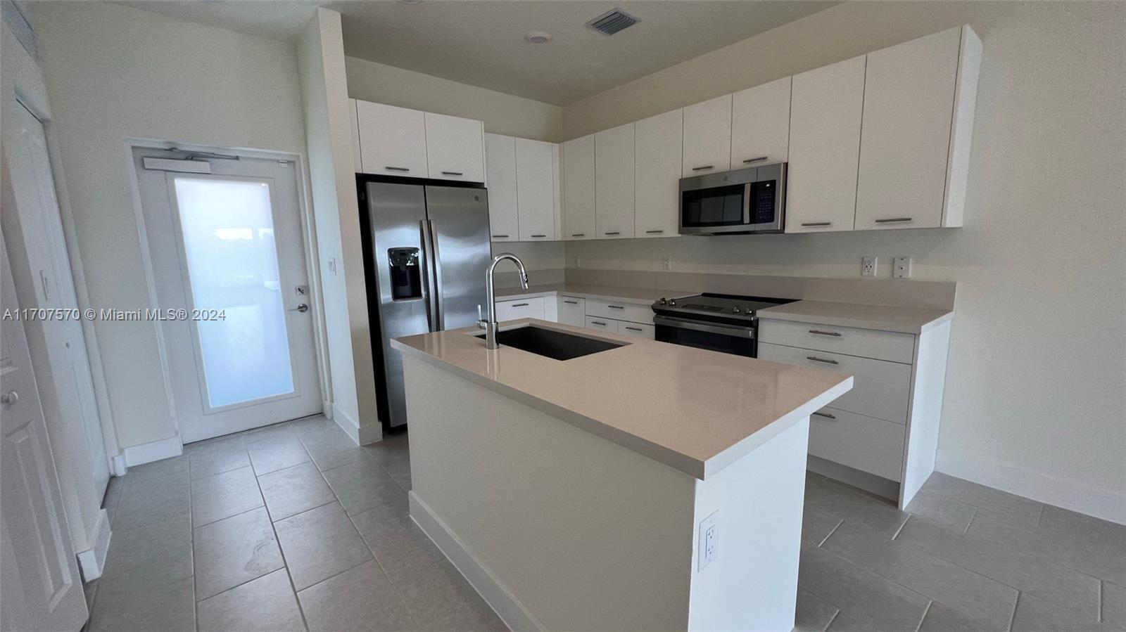 Kitchen - 8167 NW 41st St