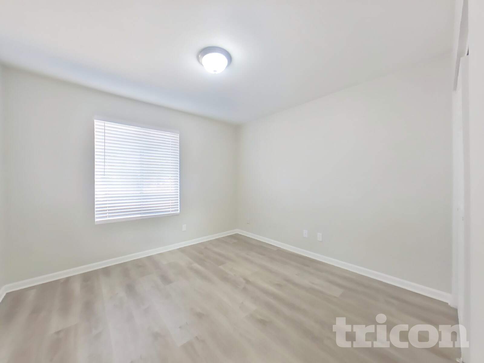 Building Photo - 9215 N 39th Dr