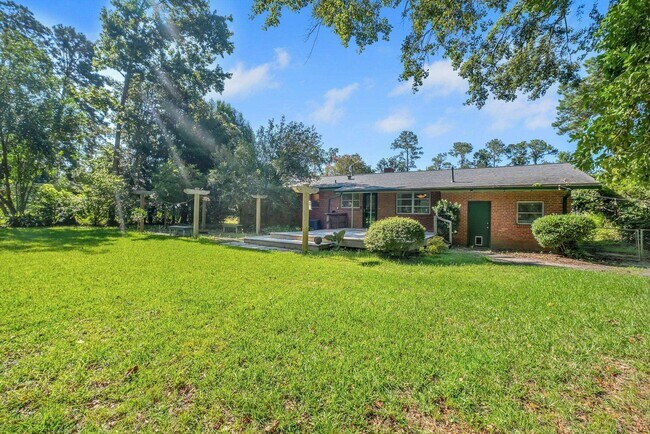 Building Photo - 1230 Circle Dr