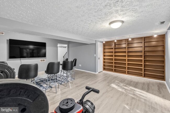 Building Photo - 1250 Birchcrest Ct