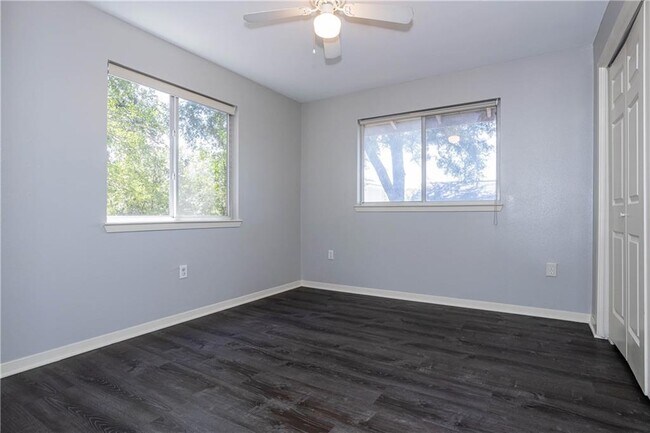 Building Photo - 1326 Delano St