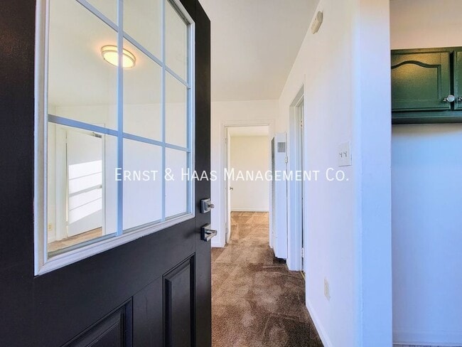 Primary Photo - 244 1/2 E. 56th St.-