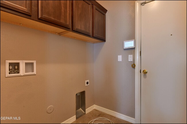 Building Photo - 6560 Westfield Dr