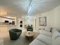 Building Photo - 630 S Sapodilla Ave