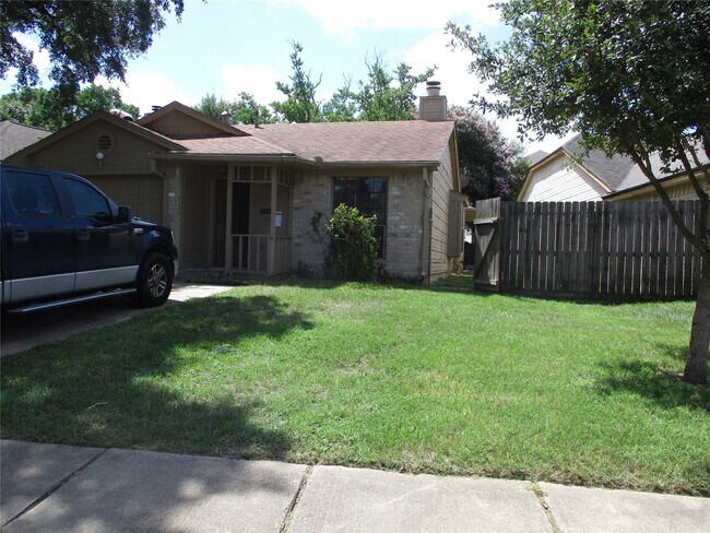 Building Photo - 19947 Mountain Dale Dr