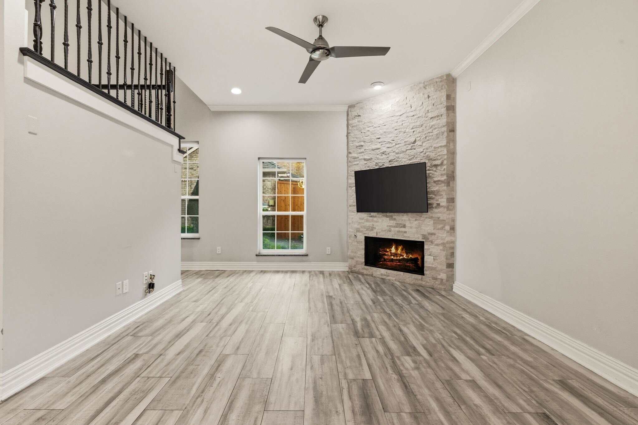 Building Photo - 10 Stonebriar Ct