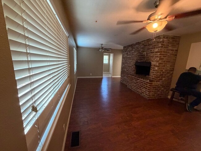 Building Photo - 4752 Crestview Dr