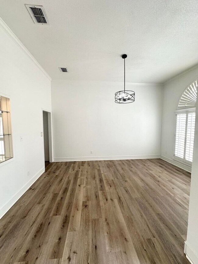 Building Photo - Gorgeous Home For Rent