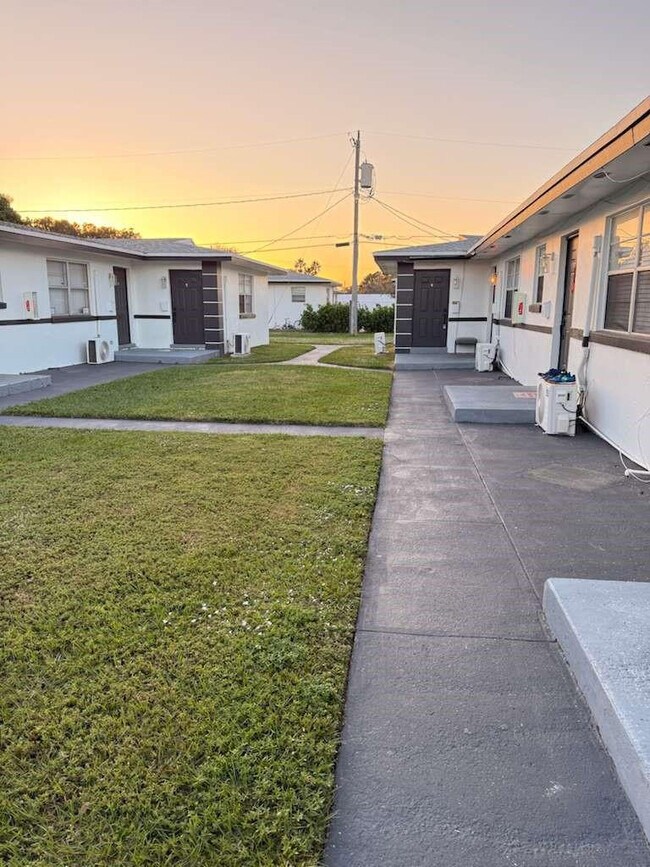 Building Photo - 1885 40th Ave