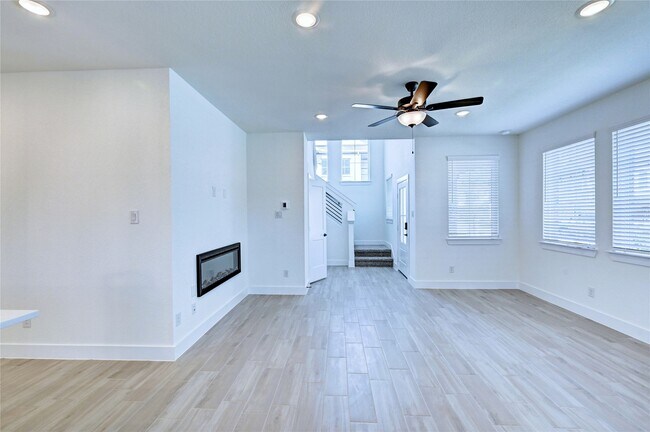 Building Photo - 7643 Meadow Mouse Ln