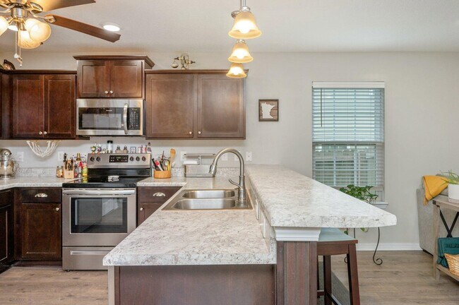 Building Photo - 202 Wainwright Dr