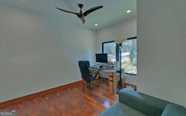 Building Photo - 675 Freedom Heights Dr