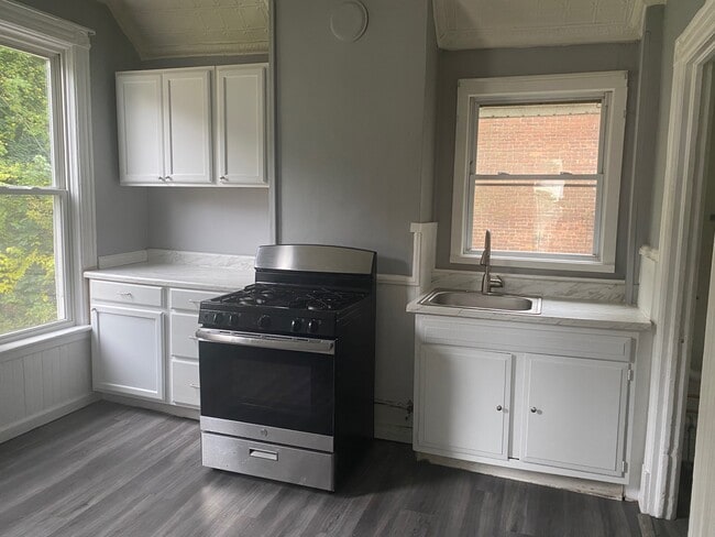 Building Photo - 12 E Sunnyside Way