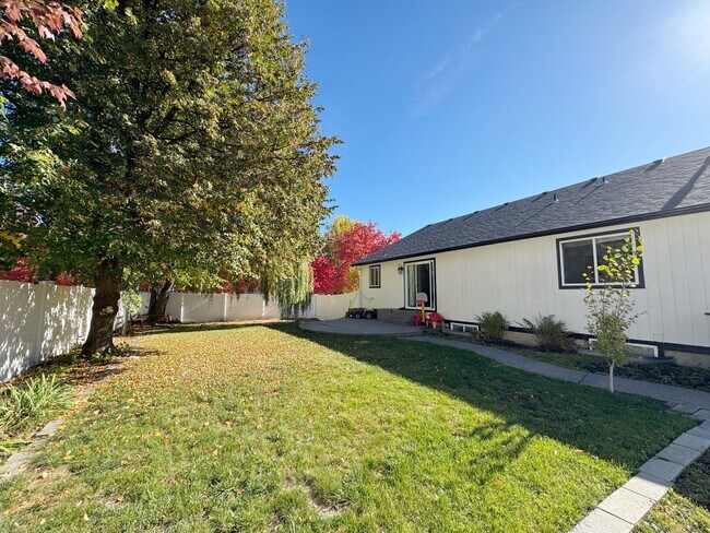 Building Photo - 1923 W Hampson Ave