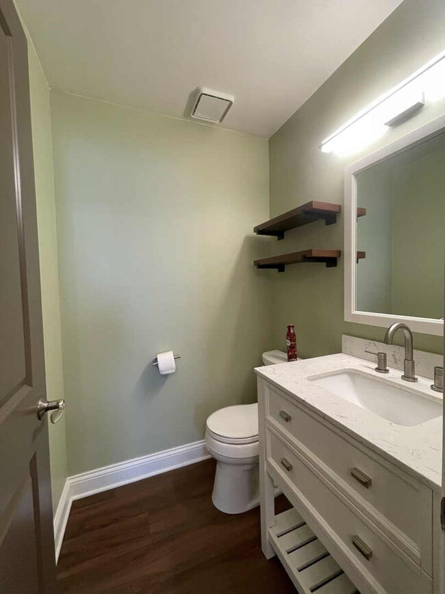 Building Photo - 211 E Oneida Ave