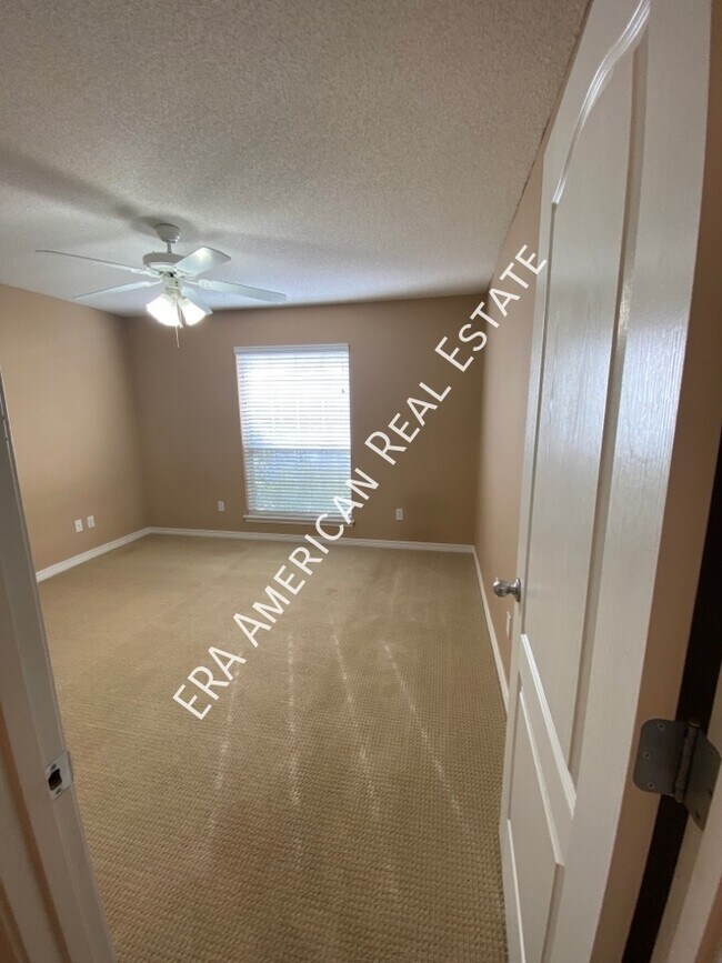 Building Photo - 1922 Everglades Dr