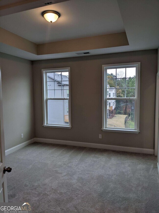 Building Photo - 225 Spike Trl SE