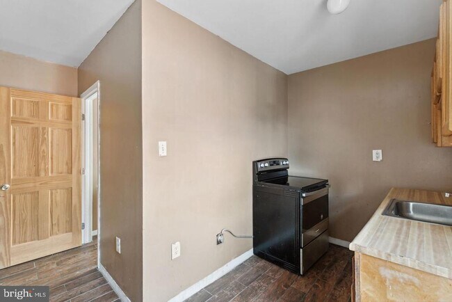 Building Photo - 301 W York St