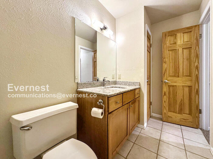 Building Photo - 777 Poplar Ave