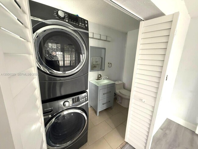 Building Photo - 9352 SW 155th Ave