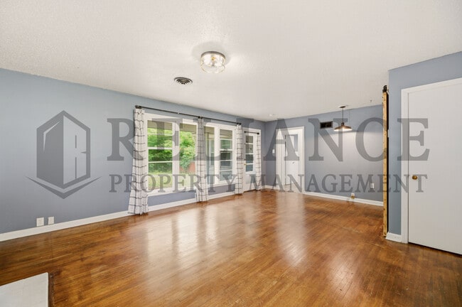 Building Photo - 1458 N Old Manor Rd