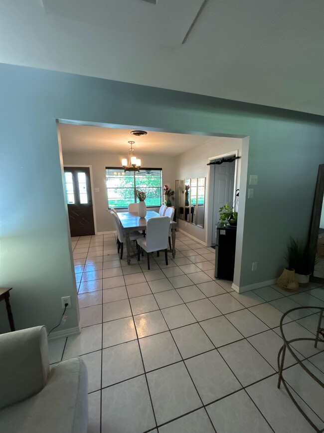 Building Photo - 11341 Dalron Dr