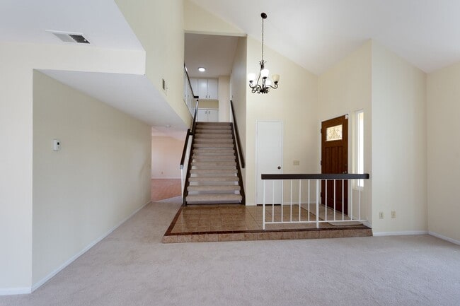 Building Photo - Spacious 2 Story House in cul-de-sac with ...