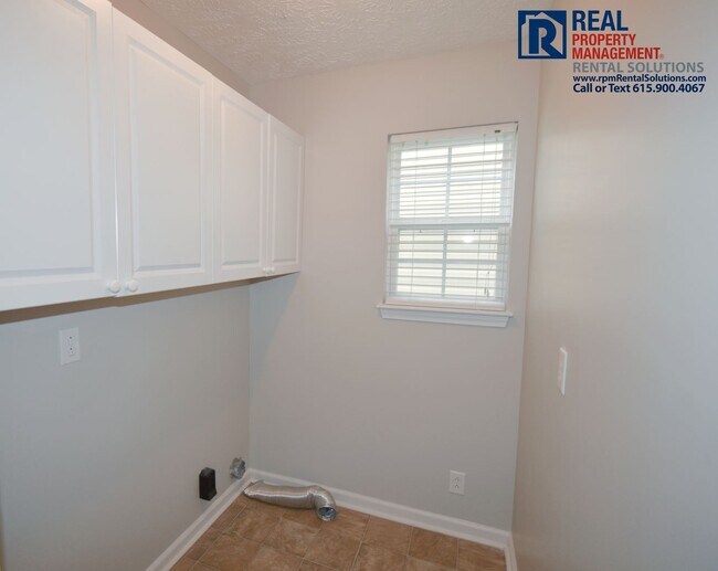 Building Photo - Beautiful 3BR+Bonus/4th Bedroom, triple Blackman schools! Screened in porch and fenced in backyard!