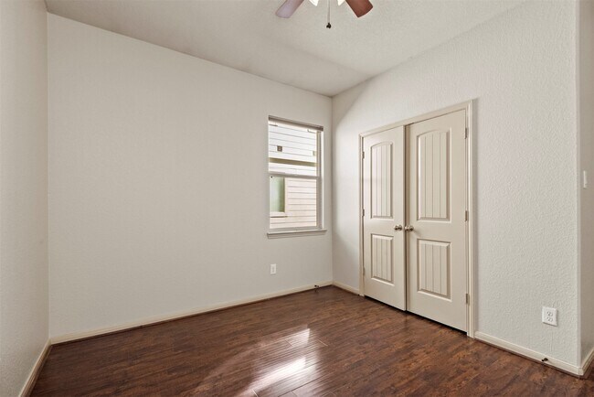 Building Photo - 8734 Auburn Mane Dr