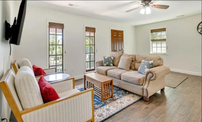 Building Photo - 1625 Front St