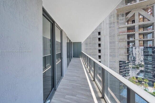 Building Photo - 801 S Miami Ave