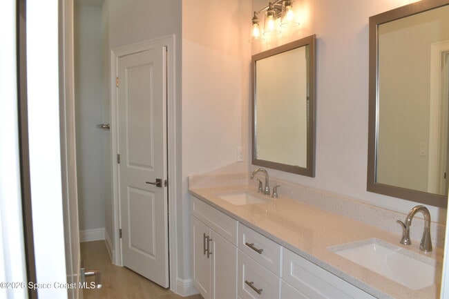 Building Photo - 406 Grove Ln