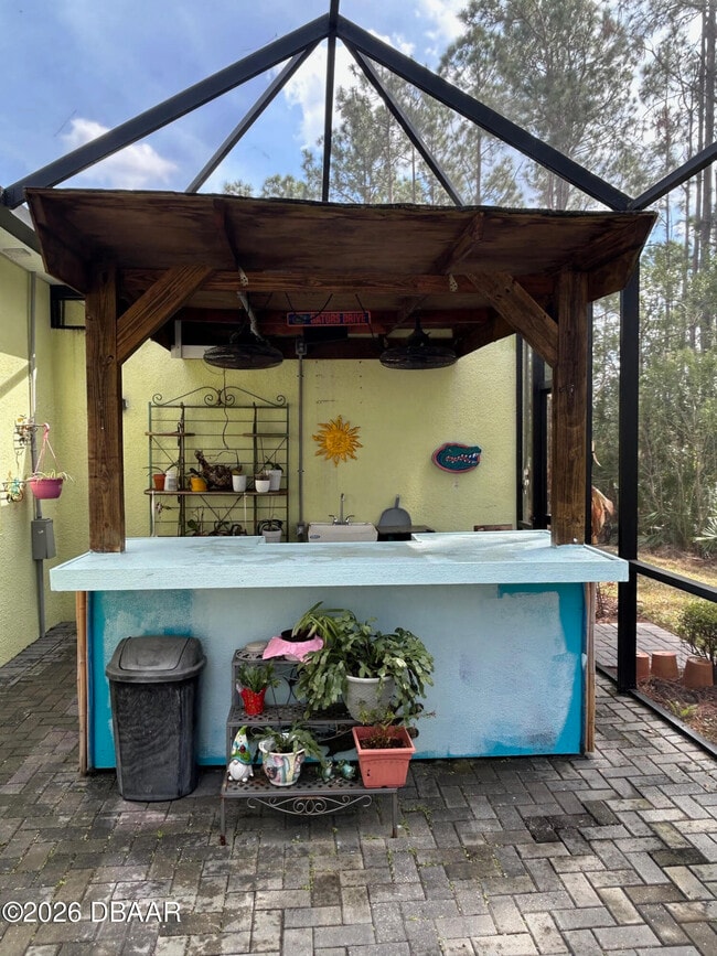 Building Photo - 402 Tiki Ter