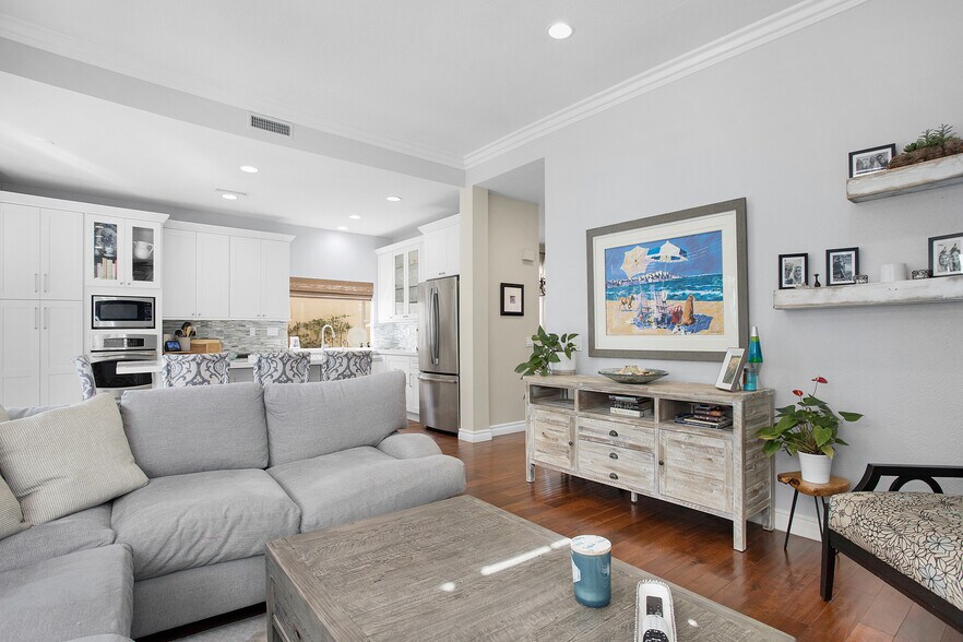 9 ft ceilings - 35 Inverary