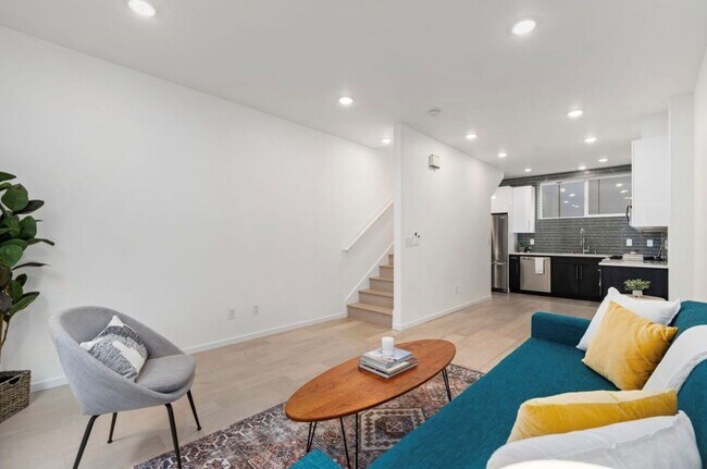 Building Photo - 5915 B California Ave SW-