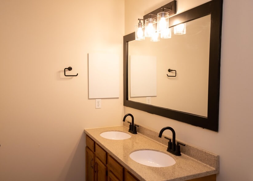 Building Photo - 106 Pierre Pl