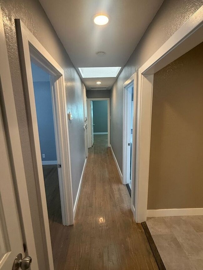 Building Photo - Charming 3 bedroom 2 bath home