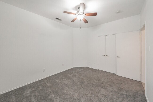 Building Photo - 3232 Florian Ln