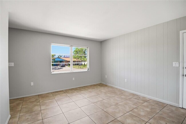 Building Photo - 304 Lantana Ave